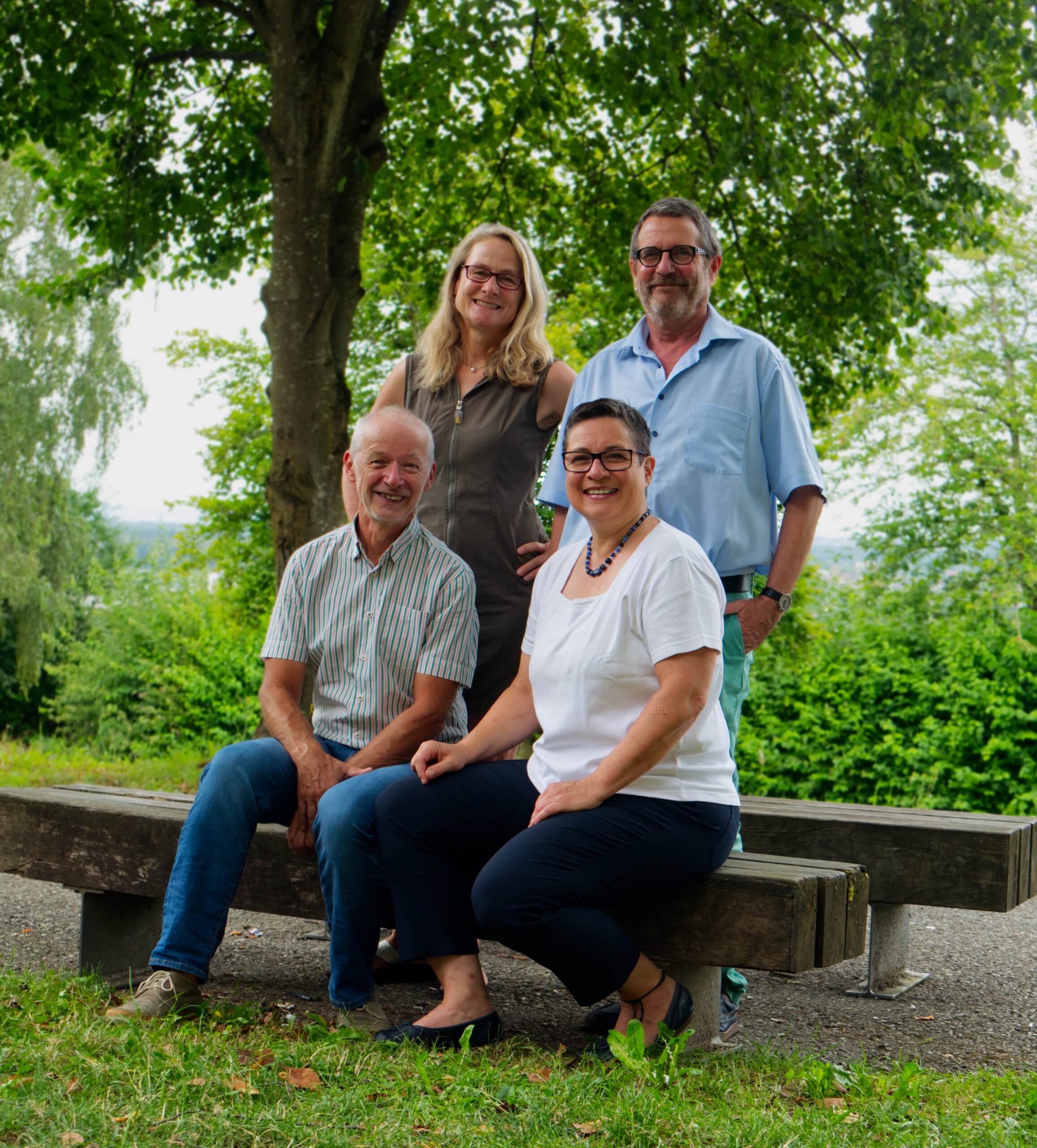 Auf dem Bild sind die vier Gemeinderatsmitglieder der Grünen Tettnang zu sehen